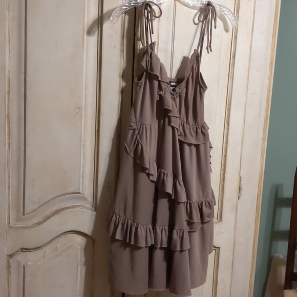 h and m ruffle dress